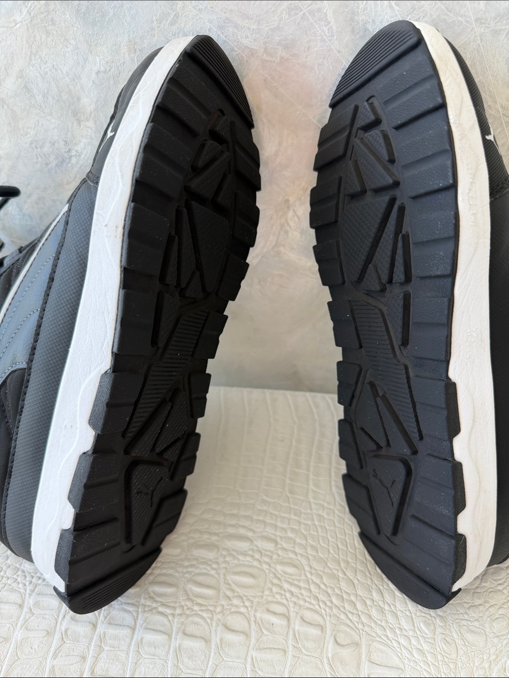 Puma Kids Black and Gray Insulated High-Top Boots Size 5,5 - Picture 15 of 16